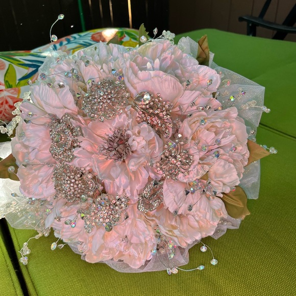 New, Beautiful hand crafted wedding bouquet. White/pearl colored peonies - Picture 8 of 9